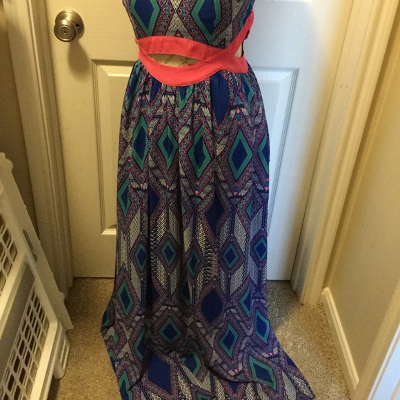 Women's Beautiful Maxi Dress Size M NWT - Picture 2 of 5